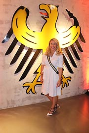 Sarah K&auml;ckel bei der Vernissage "Thomas Baumg&auml;rtel - Bananensprayer / German Urban Popart" in der Galerie Kronsbein (&copy;Foto: Martin Schmitz)